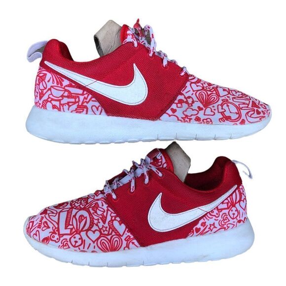 RARE 2015 Nike Roshe One Print GS 'Valentines Day' Size 7.5 - Picture 1 of 16